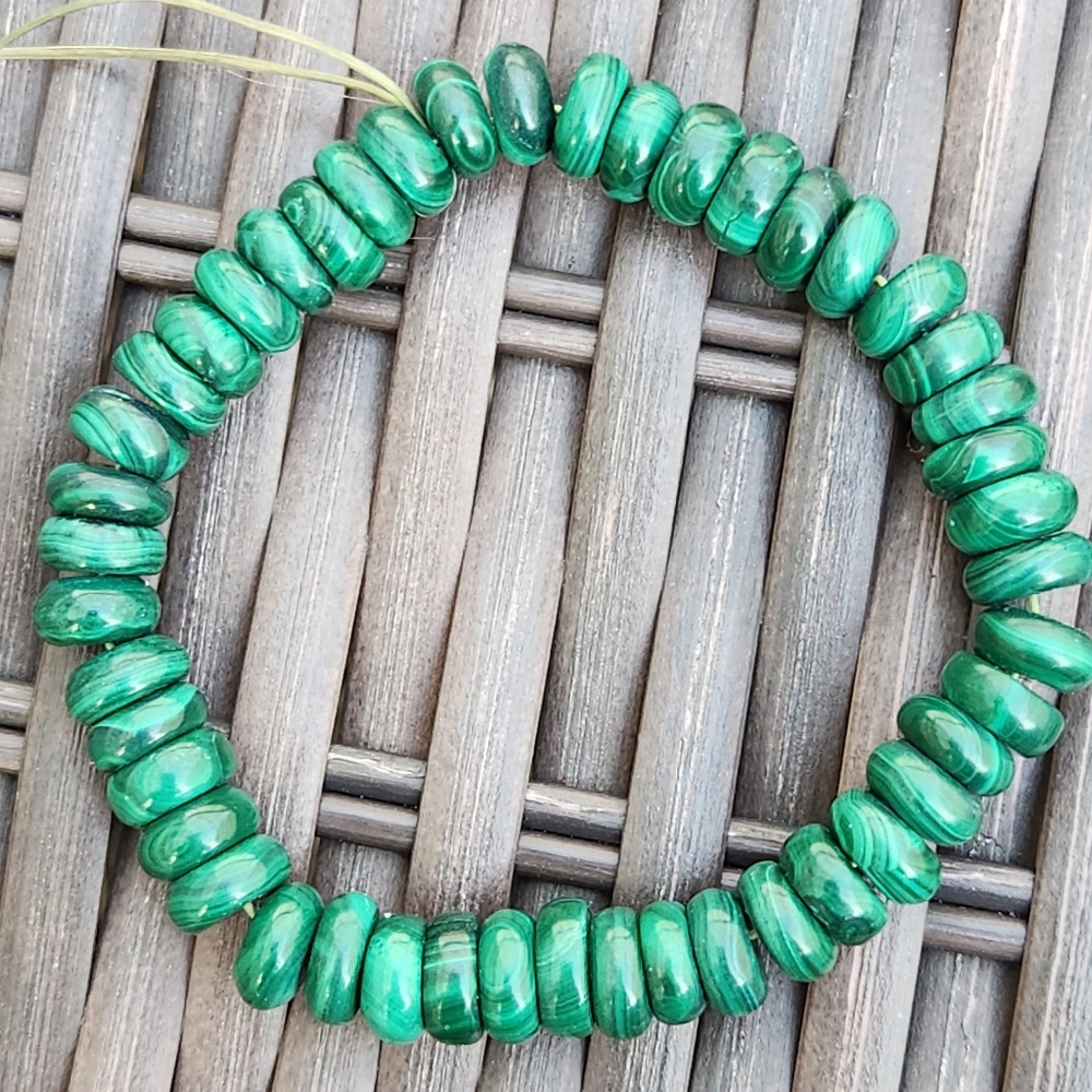 Malachite donut shaped bead bracelet- stretchable